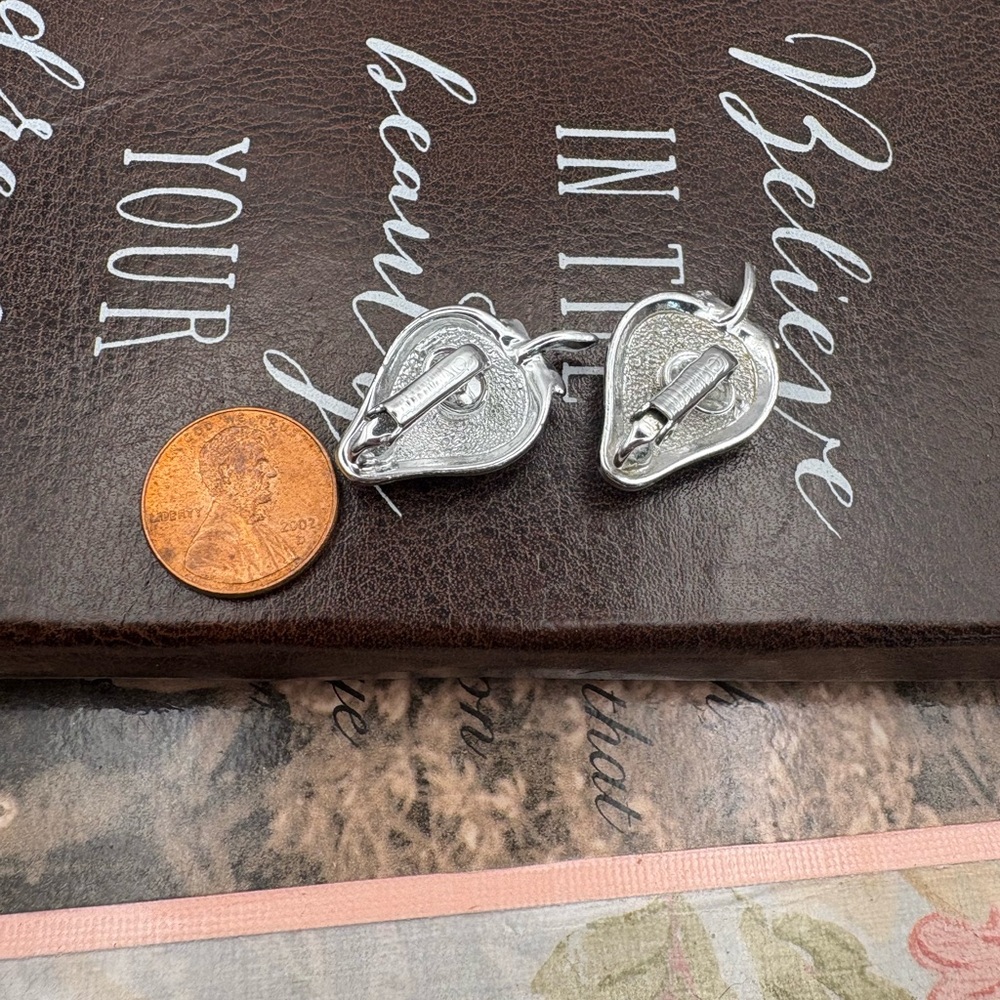 Vintage Strawberry Clip On Earrings Silver Tone Kawaii Cottagecore Retro - Picture 4 of 5
